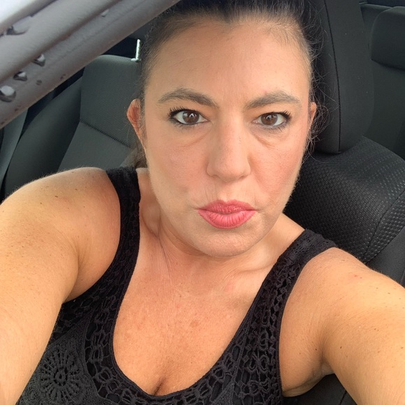 Meet your Posher, Jennifer - Picture 2 of 8